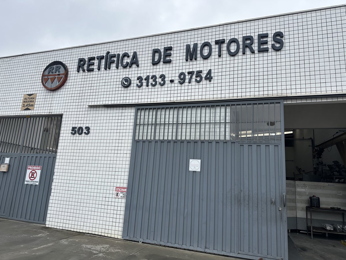Fachada da RR Retífica de Motores, na Estrada Vicinal Dr. Rafael Américo Ranieri, em Santa Luzia, Guaratinguetá